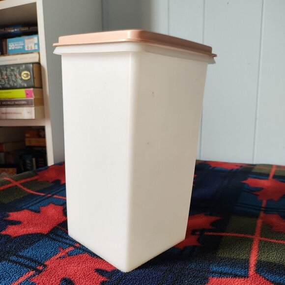 Tupperware Square Saltine Saver Container w/ Pink Lid - Picture 2 of 5